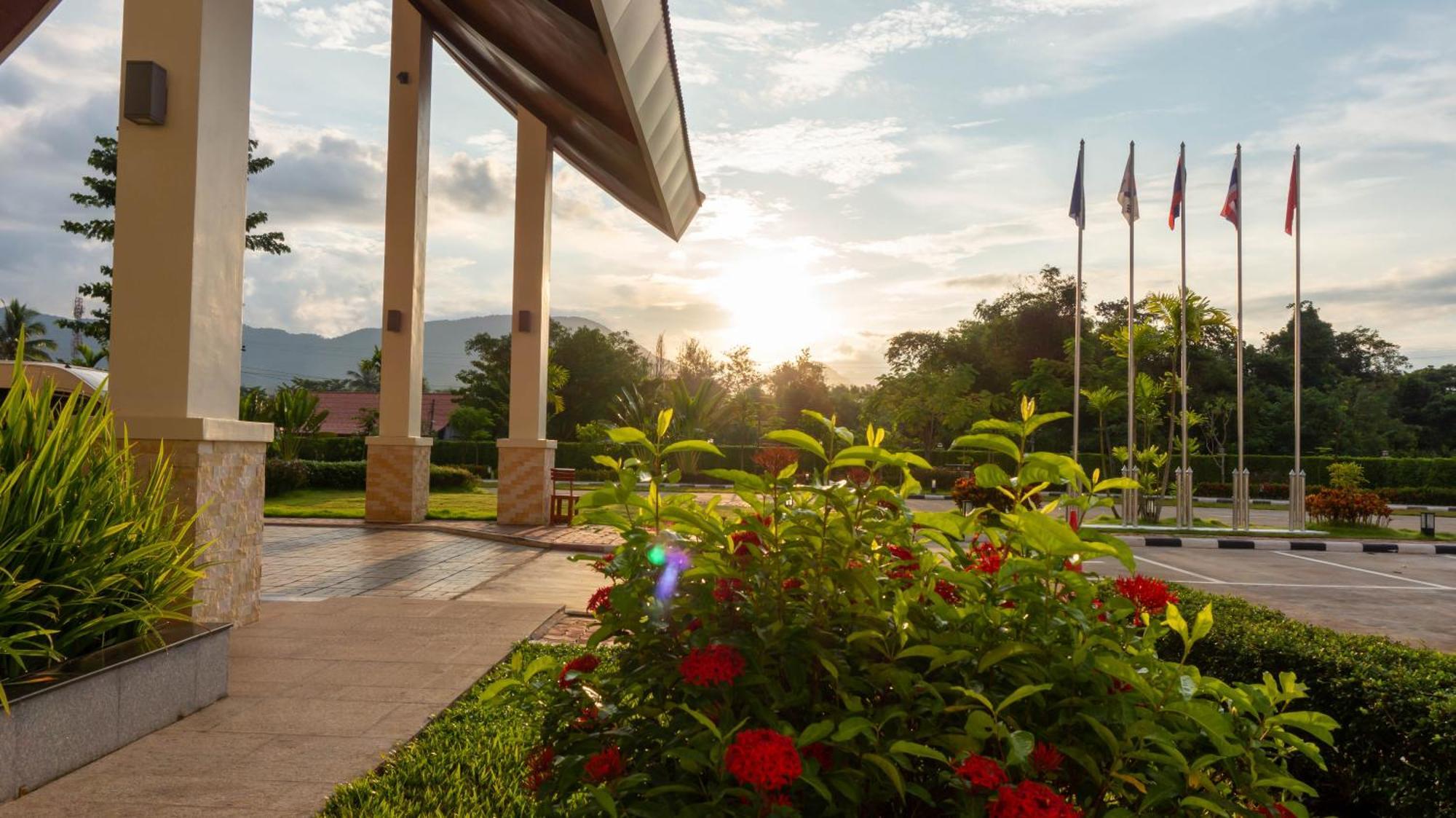 Tmark Resort Vangvieng Ванг-Виенг Экстерьер фото